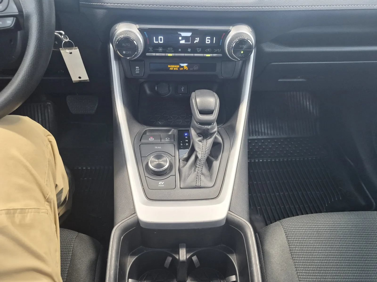 Used 2022 Toyota RAV4 LE AWD/4WD image 31