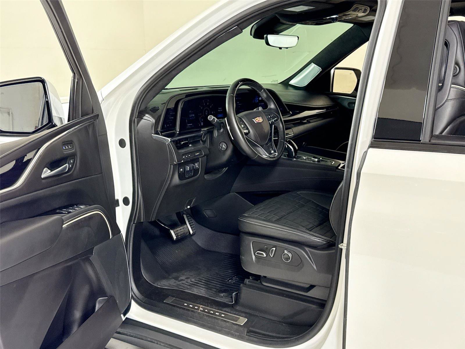 Used 2024 Cadillac Escalade V w/ LPO, ONYX Package AWD/4WD image 12