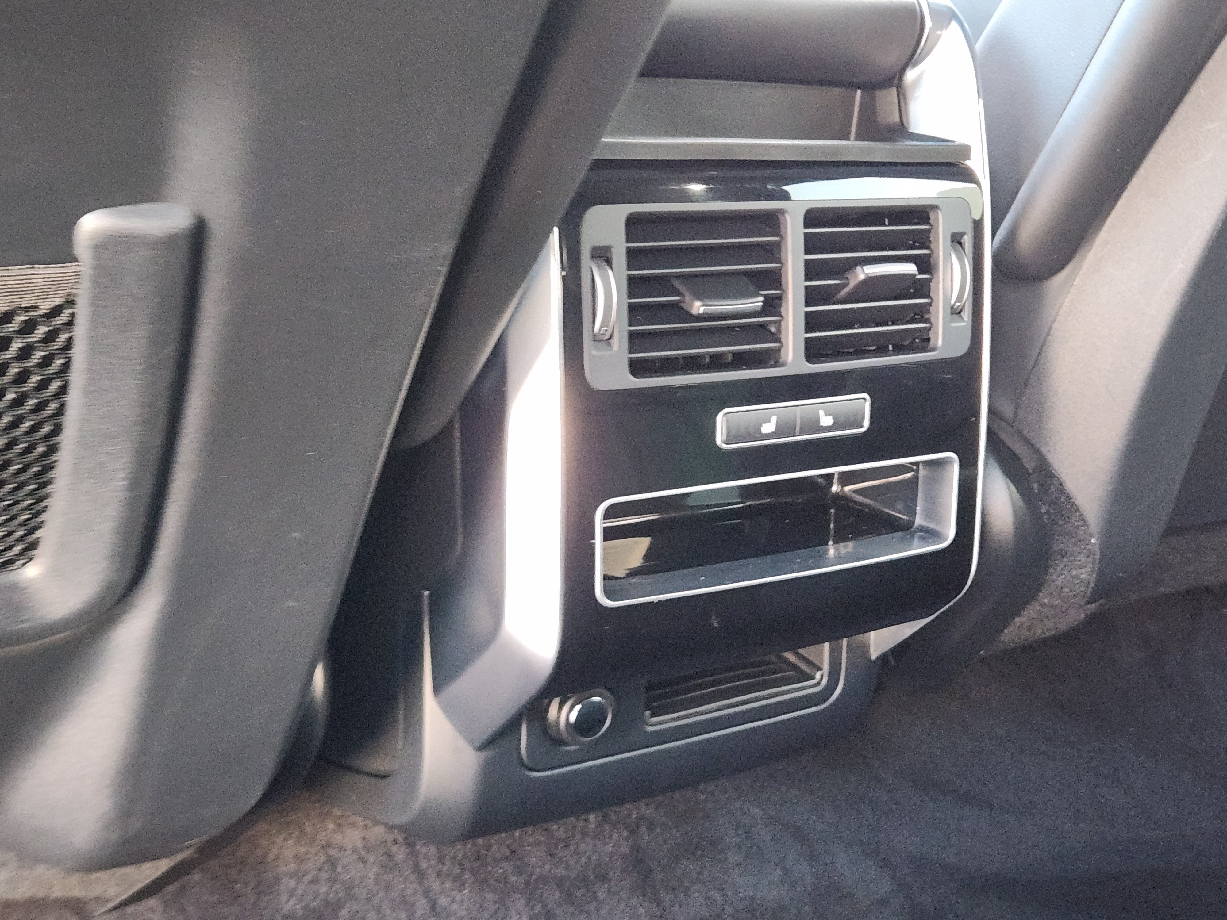 Used 2017 Land Rover Range Rover Sport HSE AWD/4WD image 32