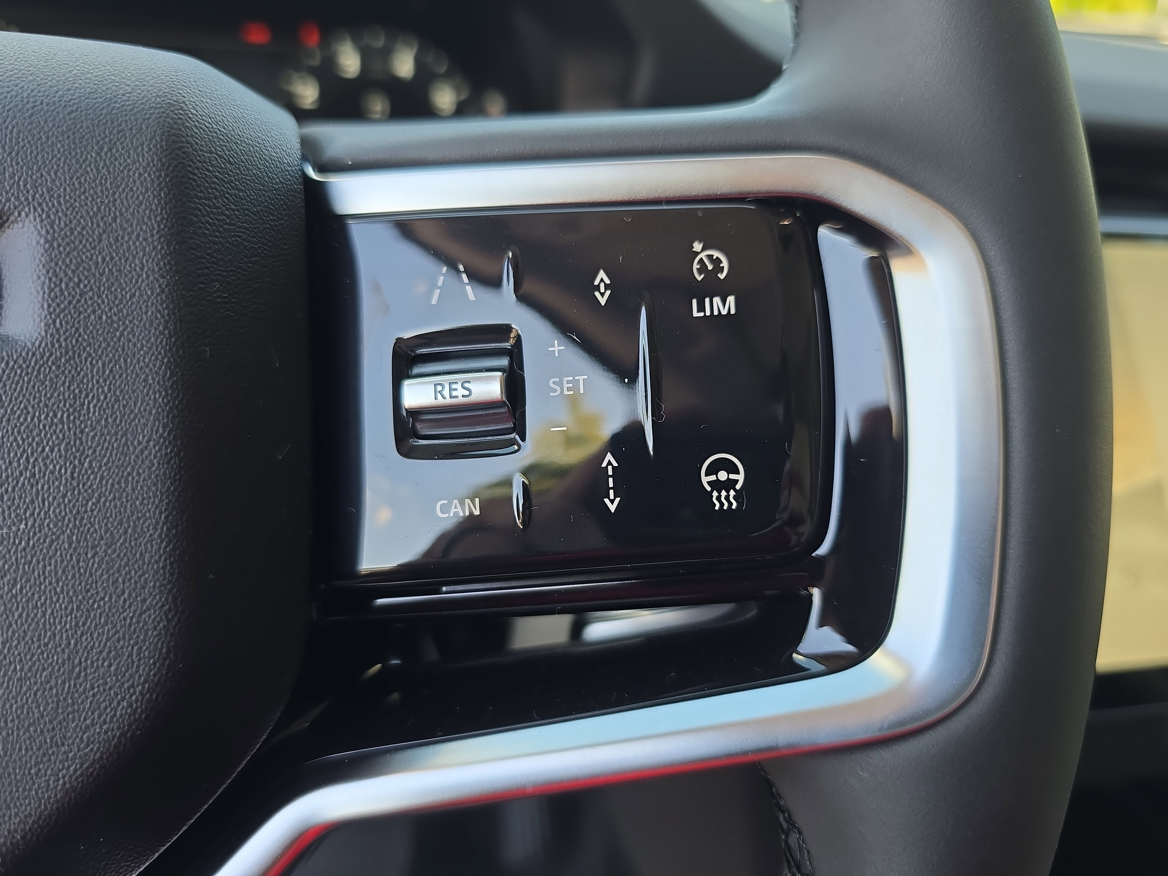 New 2025 Land Rover Discovery Sport S image 18