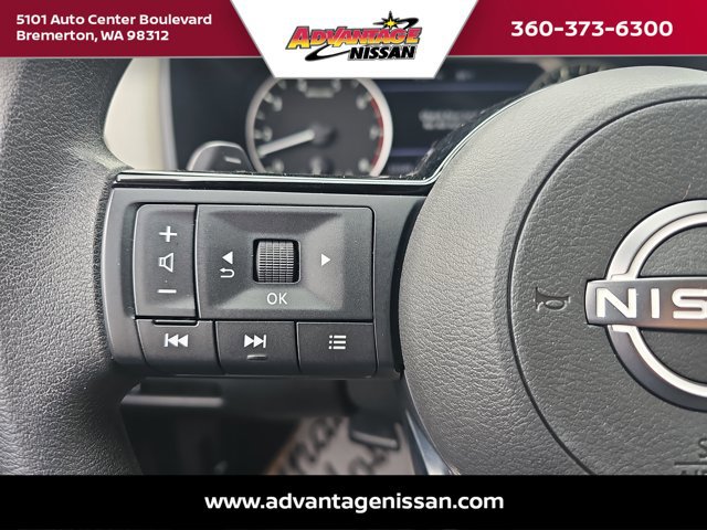 Used 2023 Nissan Rogue SV image 11