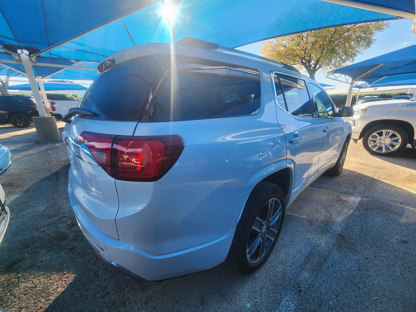 Used 2019 GMC Acadia Denali w/ Technology Package FWD image 4