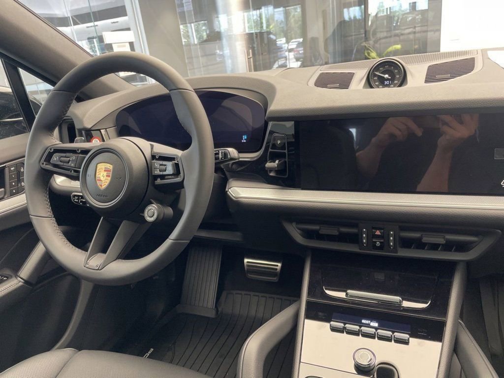 New 2025 Porsche Cayenne Coupe AWD/4WD image 21