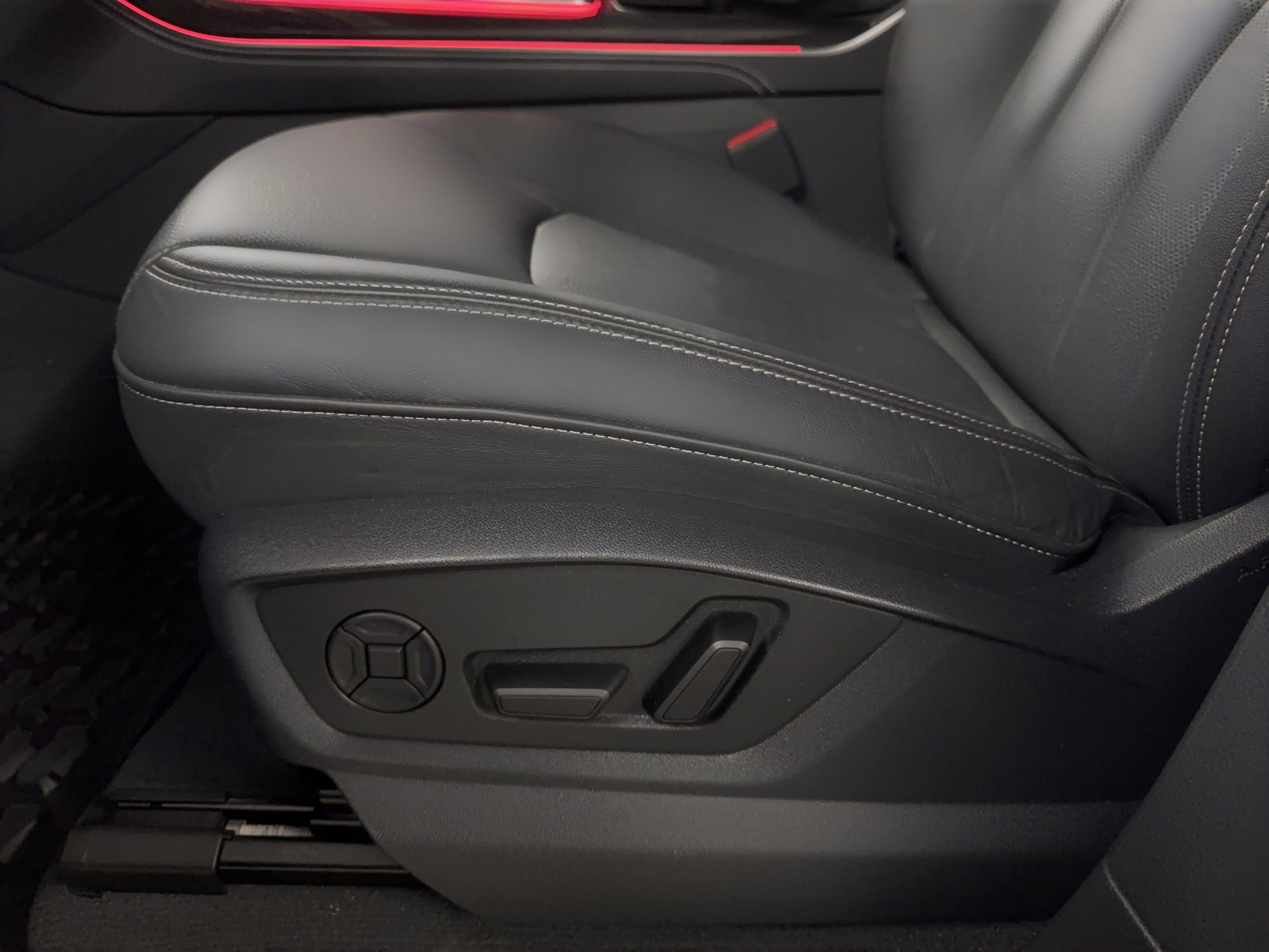 Used 2025 Audi Q8 Premium Plus image 16