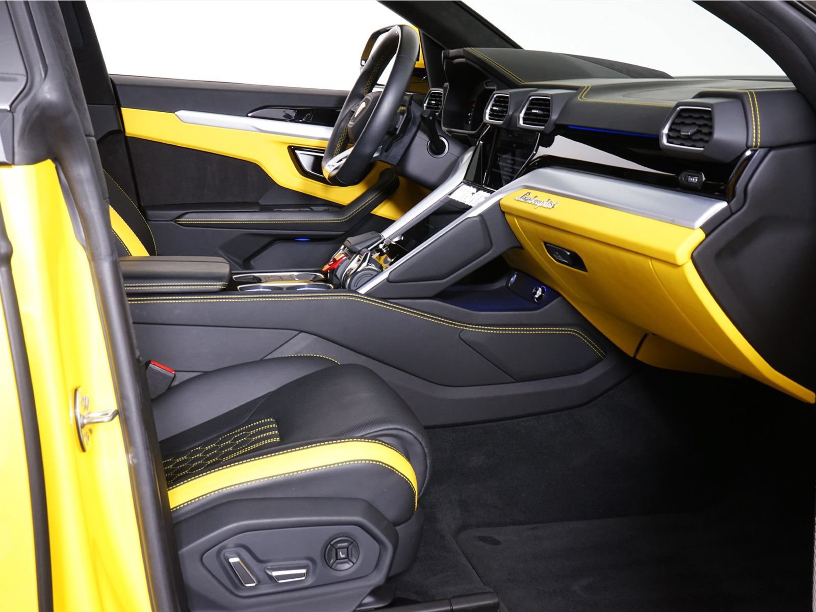 Used 2023 Lamborghini Urus S AWD/4WD image 33