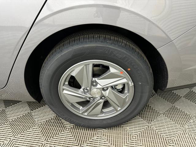 New 2026 Hyundai Elantra SE w/ Cargo Package image 18
