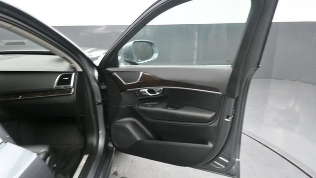 Used 2018 Volvo XC90 T5 Momentum w/ Convenience Package AWD/4WD image 14