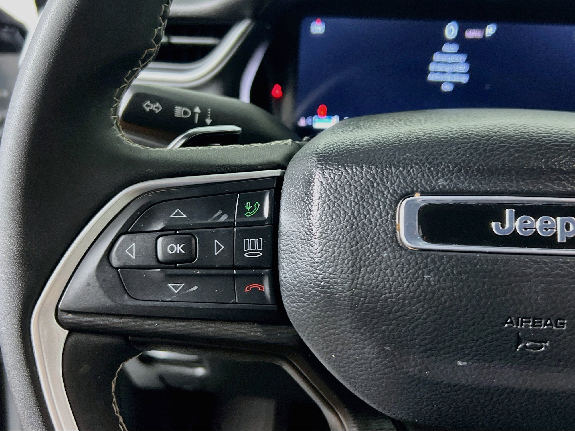 Used 2025 Jeep Grand Cherokee L Laredo RWD image 18