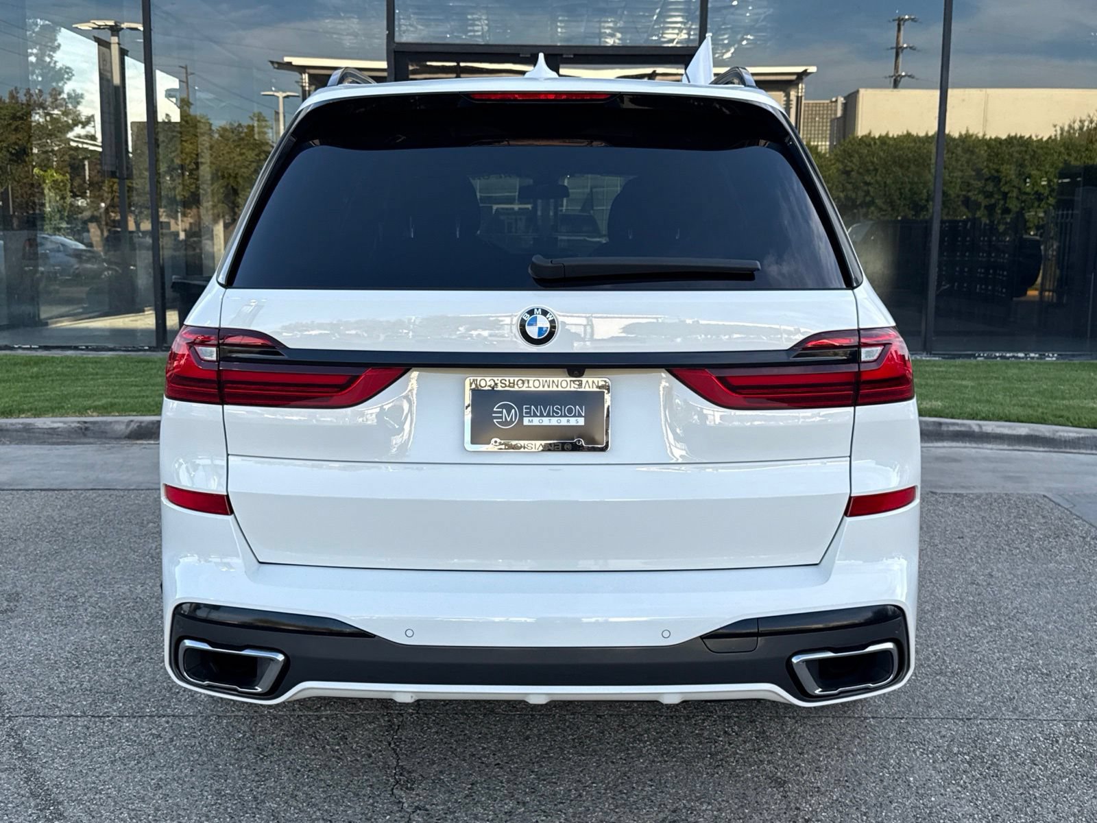 Used 2022 BMW X7 xDrive40i w/ M Sport Package AWD/4WD image 13