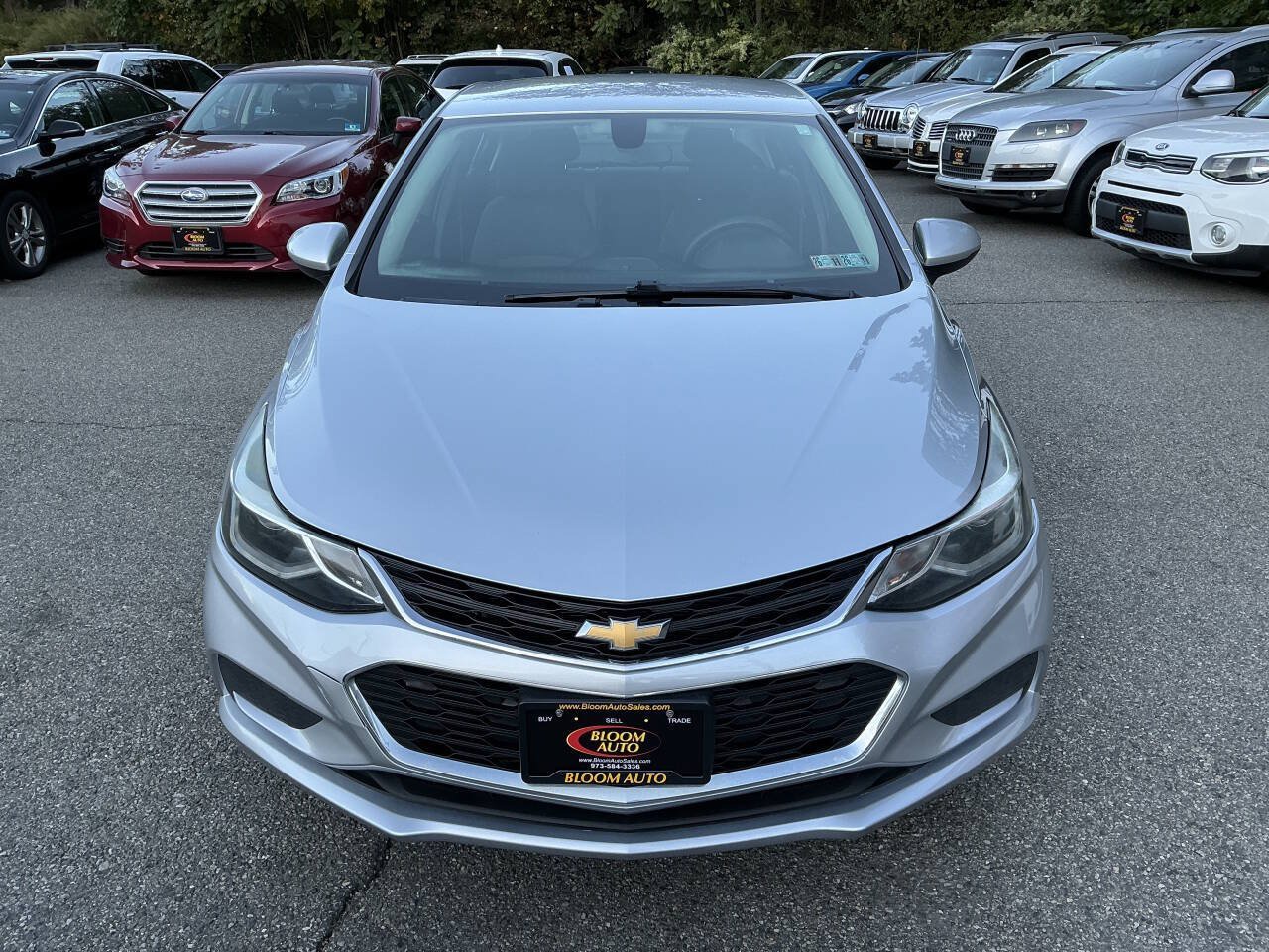 Used 2018 Chevrolet Cruze LT FWD image 2