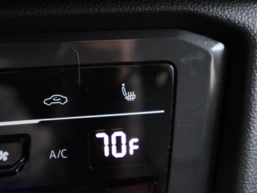 Used 2022 Volkswagen Tiguan SE image 26