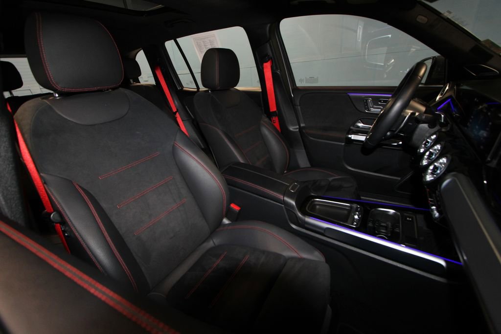 Used 2025 Mercedes-Benz GLB 35 AMG 4MATIC image 23