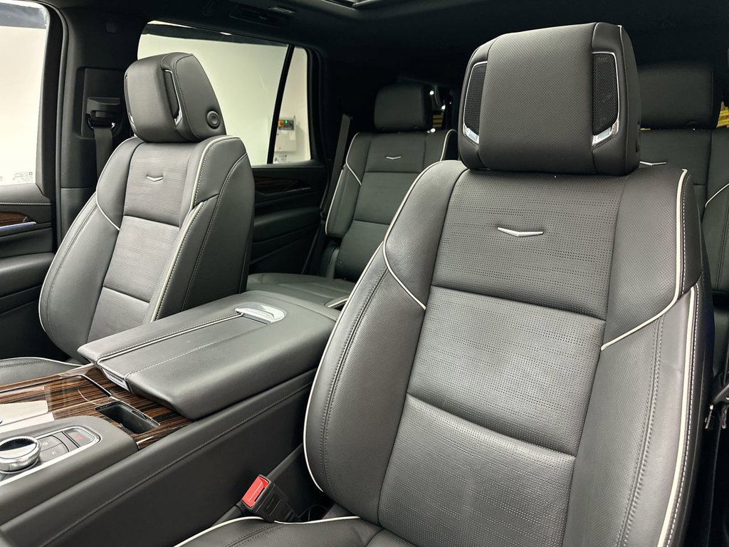 Used 2023 Cadillac Escalade Premium Luxury AWD/4WD image 23