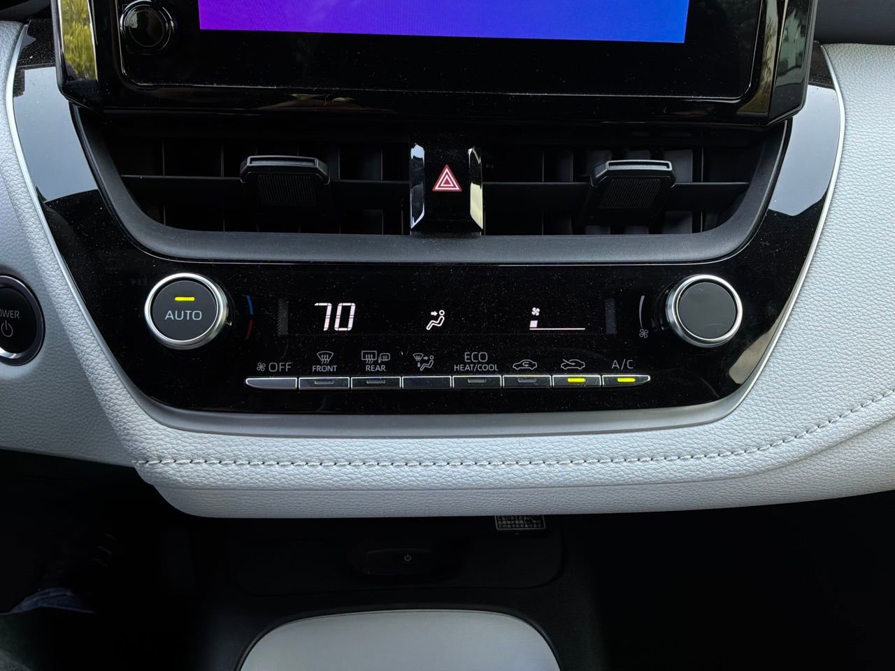 Used 2024 Toyota Corolla SE w/ SE Package image 29