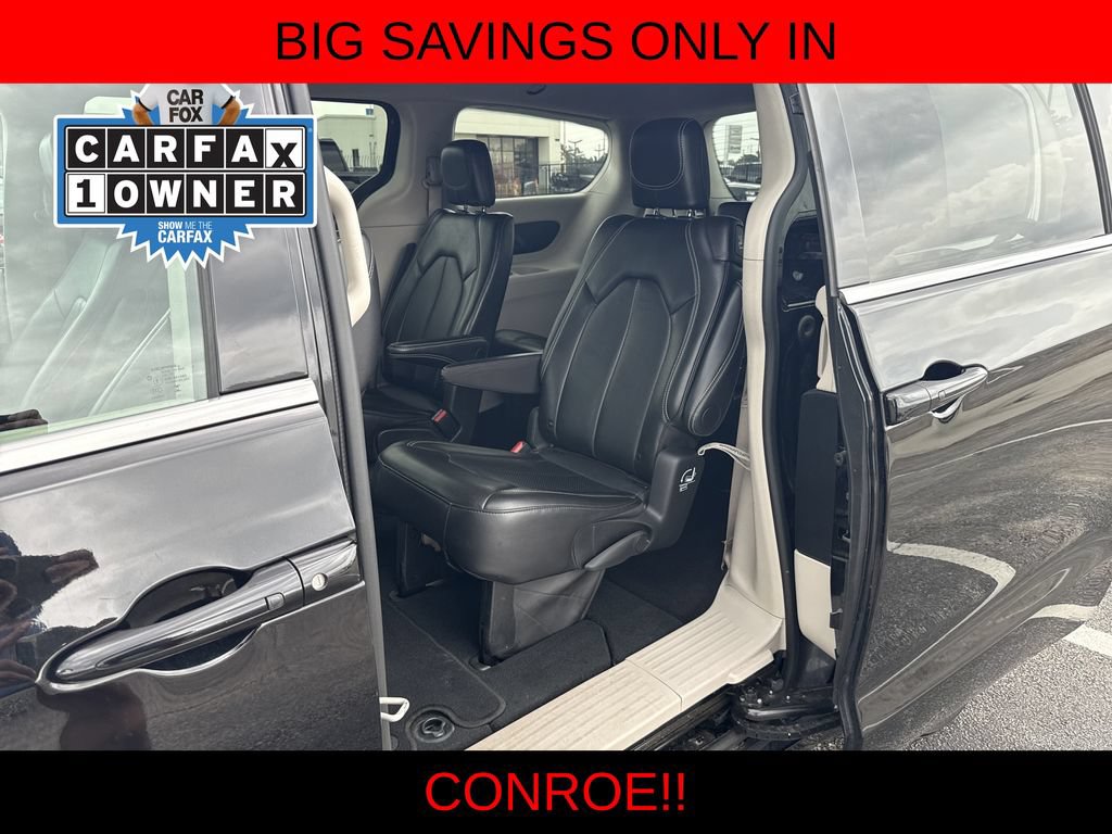 Used 2024 Chrysler Pacifica Touring-L FWD image 23