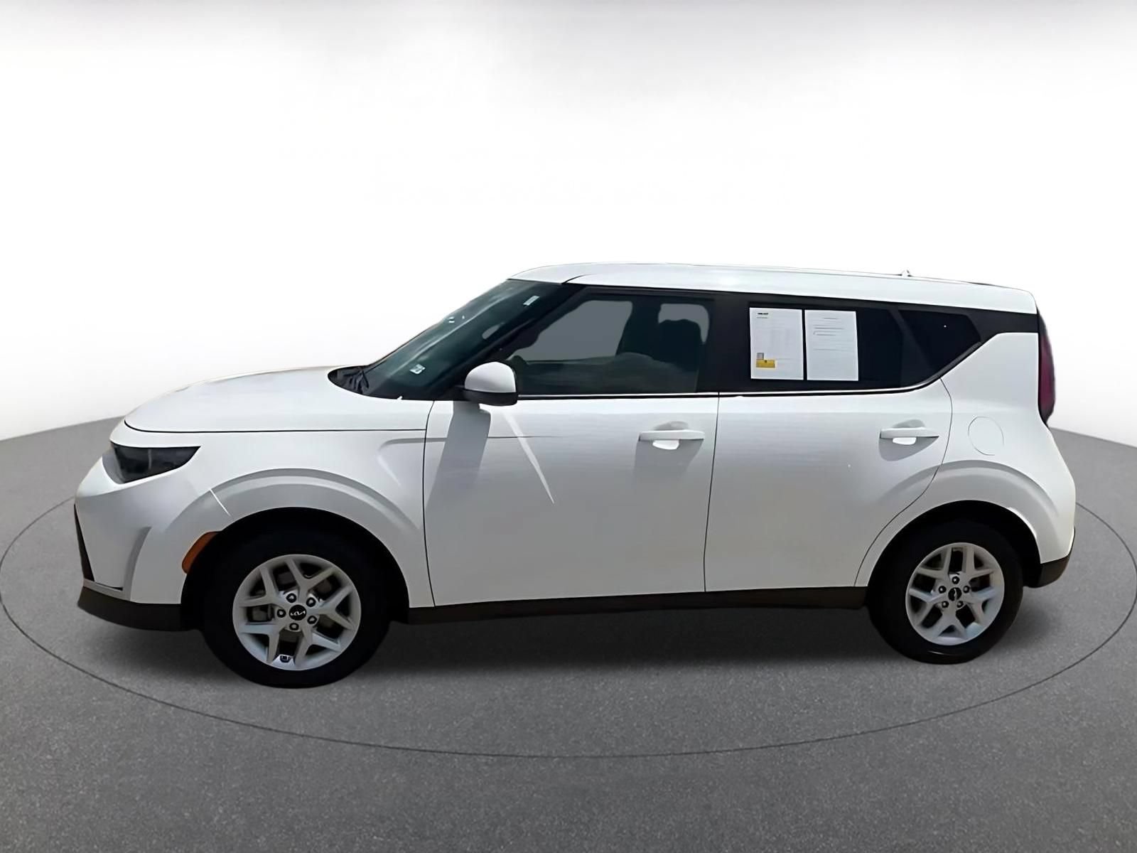 Used 2025 Kia Soul LX w/ LX Technology Package FWD image 6