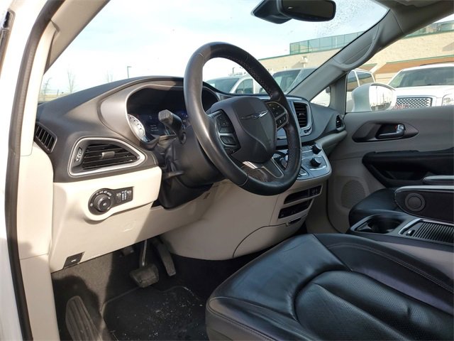 Used 2020 Chrysler Pacifica Touring-L Plus w/ Advanced Safetytec Group image 10
