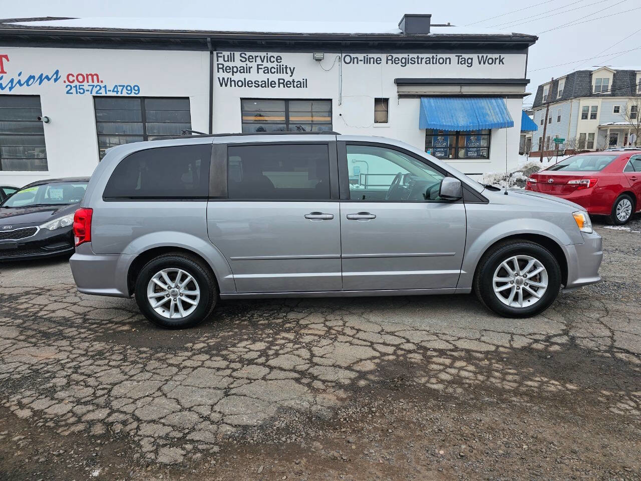 Used 2016 Dodge Grand Caravan SXT image 4