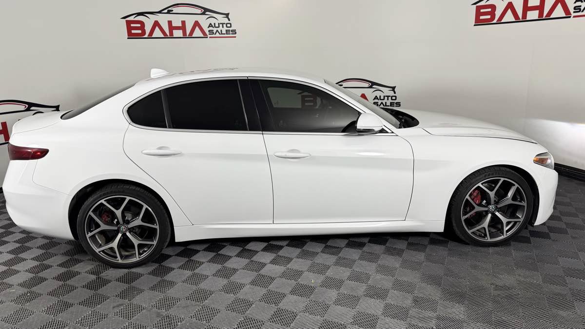 Used 2019 Alfa Romeo Giulia Ti AWD/4WD image 9