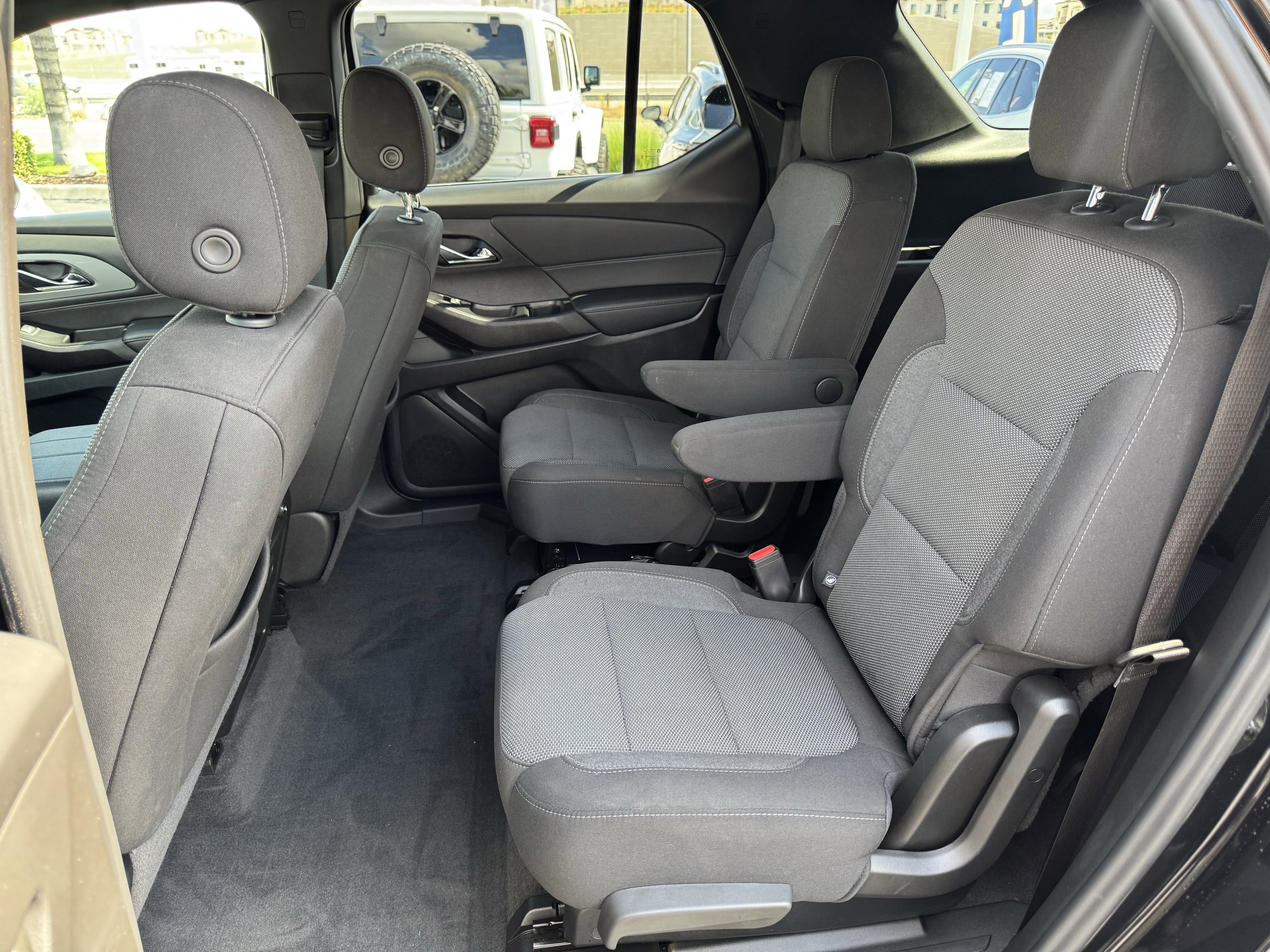 Used 2023 Chevrolet Traverse LT image 35