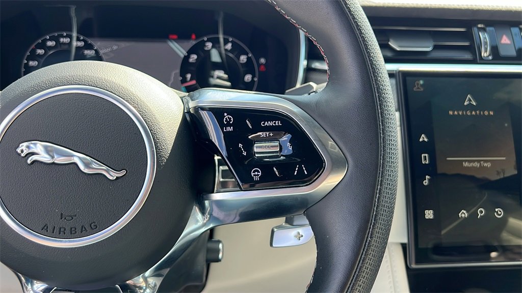 Used 2023 Jaguar F-PACE SVR image 19