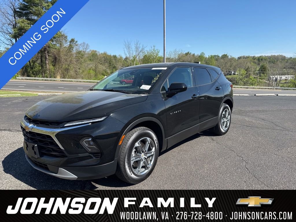 Used 2025 Chevrolet Blazer LT AWD/4WD image 2