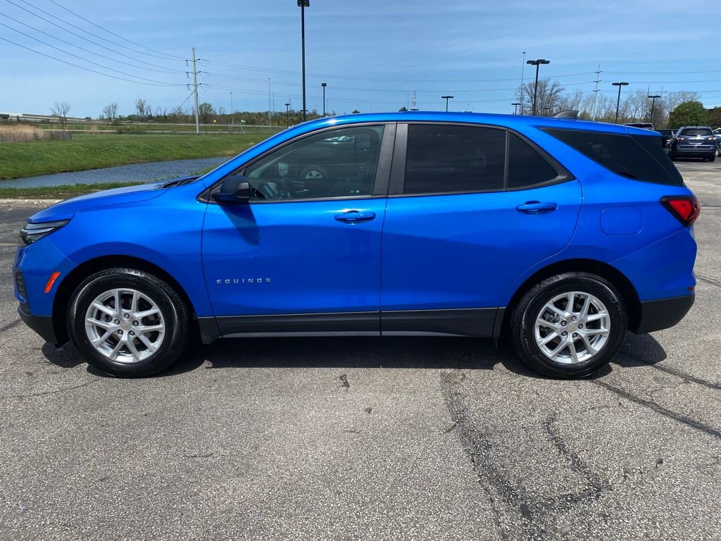 Used 2024 Chevrolet Equinox LS w/ LS Convenience Package FWD image 4