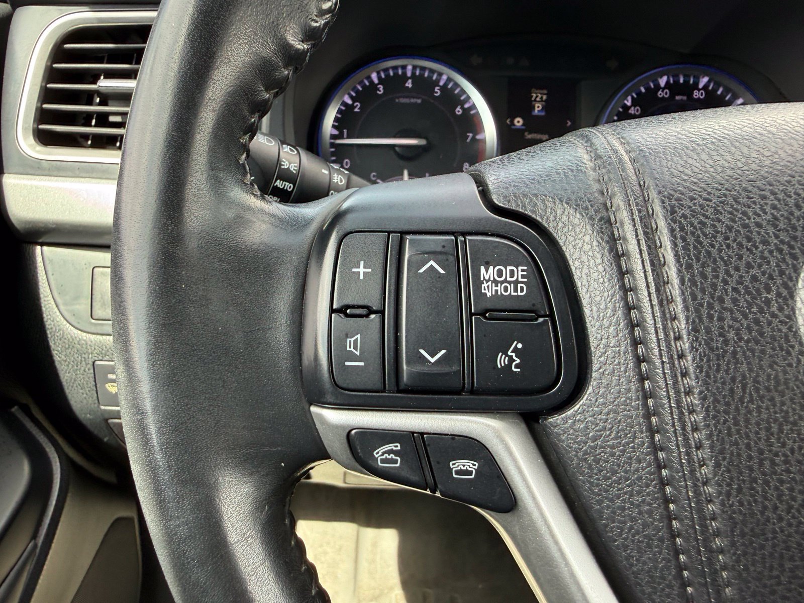 Used 2014 Toyota Highlander XLE AWD/4WD image 19
