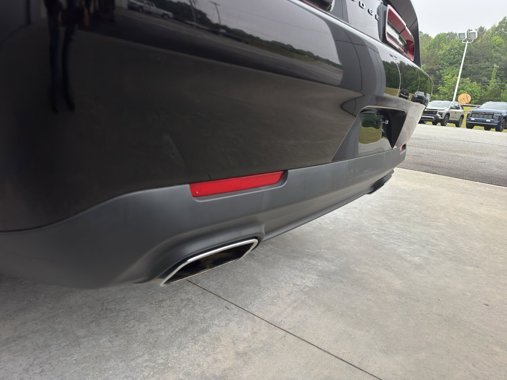 Used 2016 Dodge Challenger SXT RWD image 7