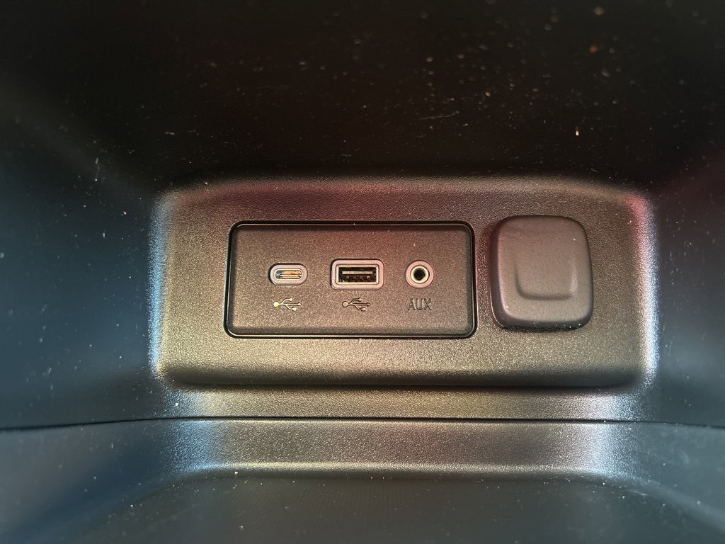 Used 2022 Chevrolet Equinox LS image 35