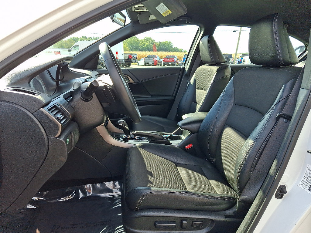 Used 2017 Honda Accord Sport image 13