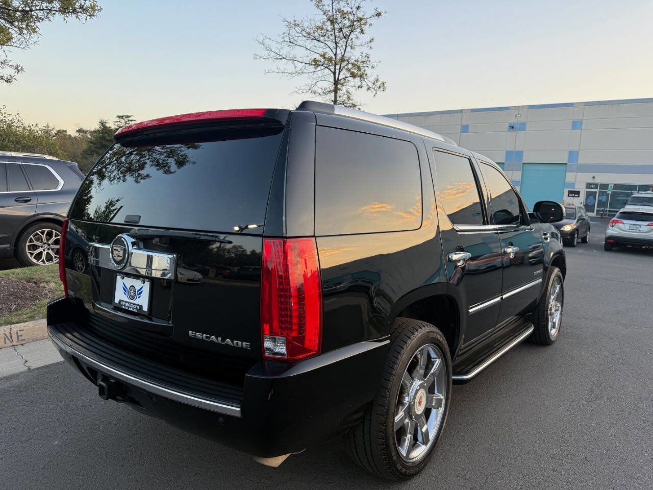 Used 2012 Cadillac Escalade Luxury image 8