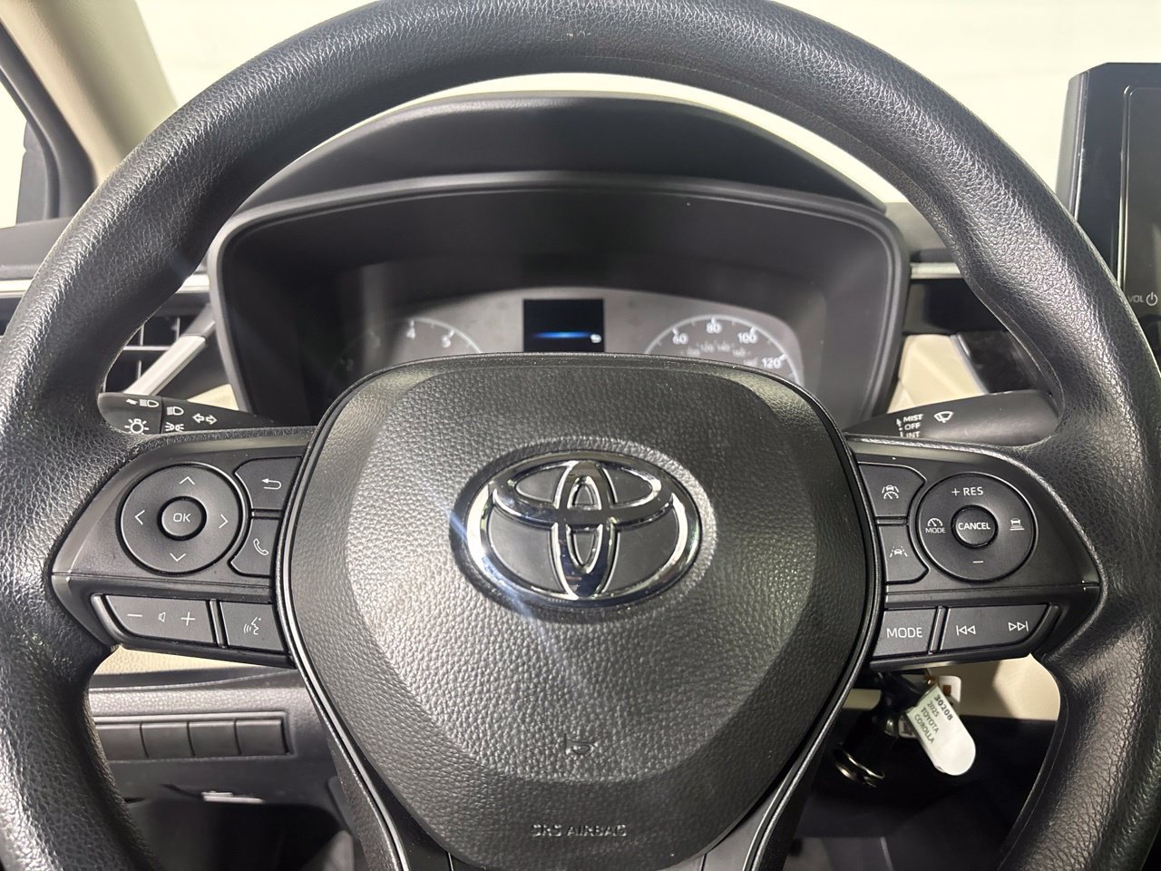 Used 2025 Toyota Corolla LE FWD image 14