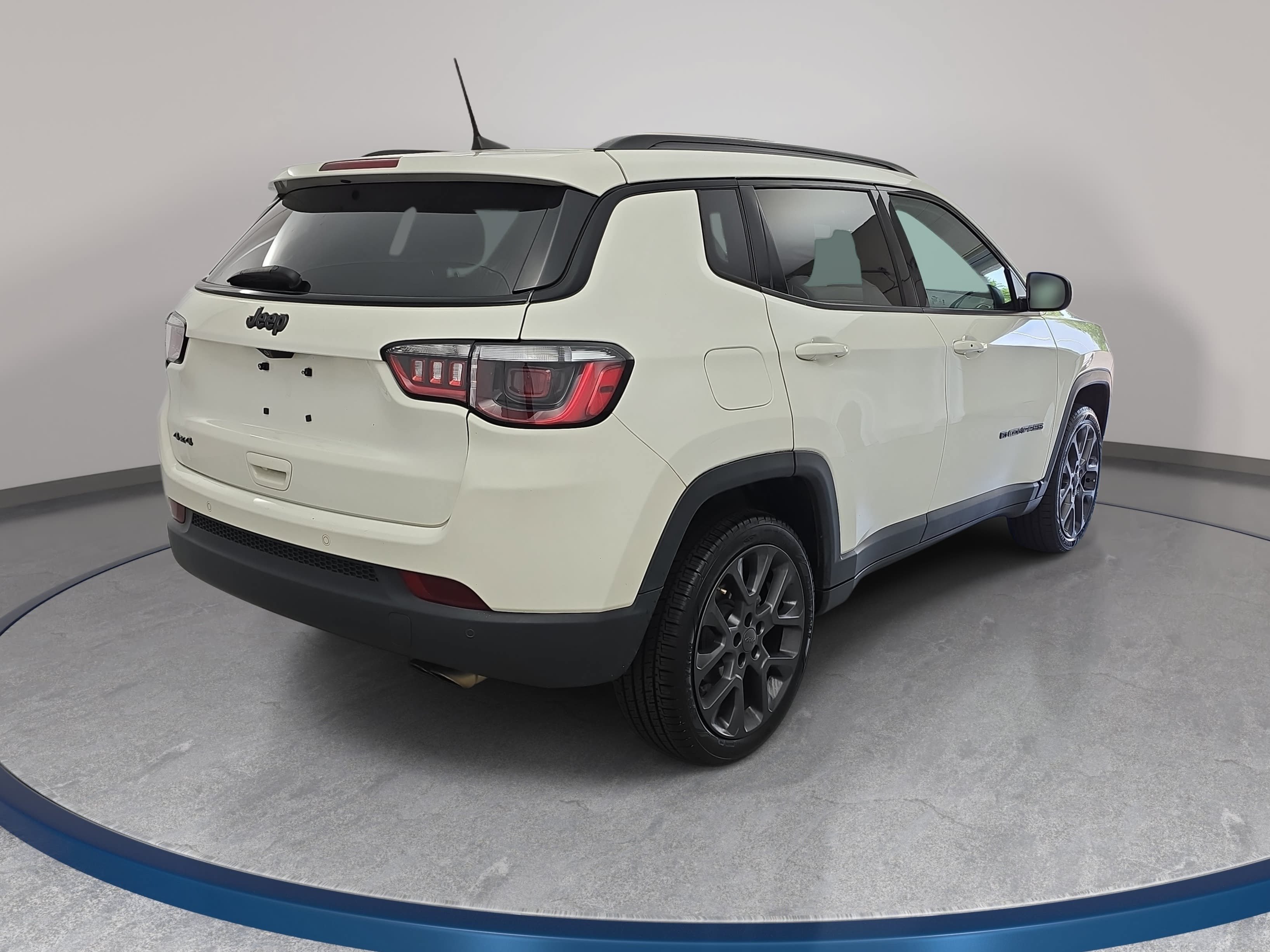 Used 2021 Jeep Compass Latitude w/ Sun and Sound Group AWD/4WD image 5