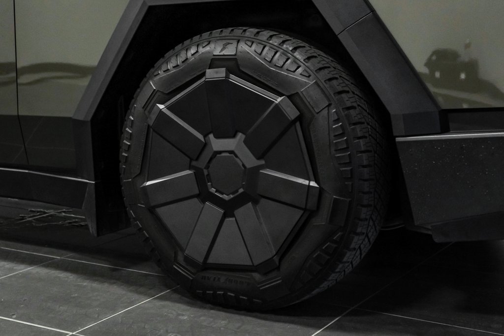 Used 2025 Tesla Cybertruck AWD Crew Cab image 56