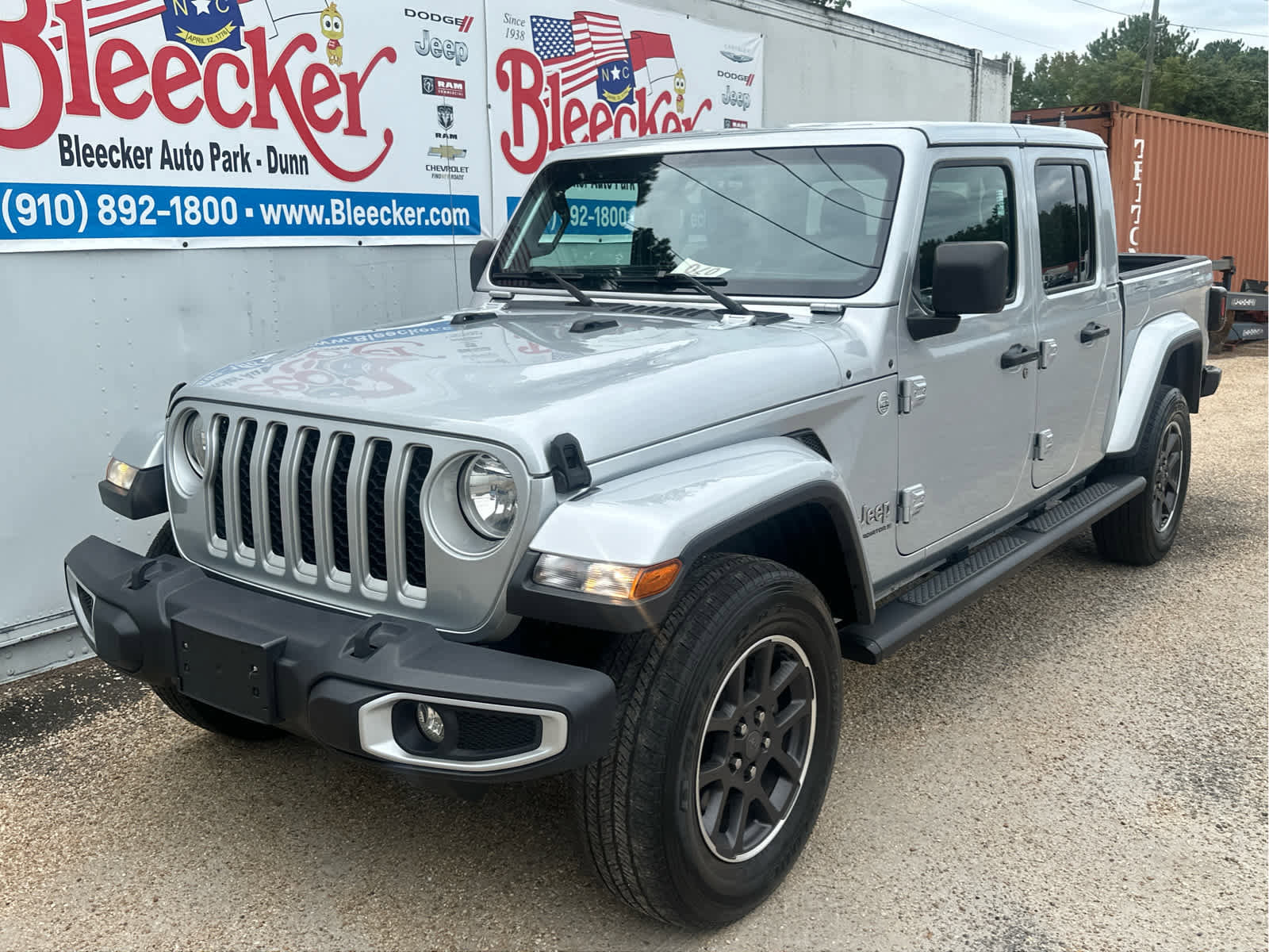 Used 2023 Jeep Gladiator Overland AWD/4WD image 6