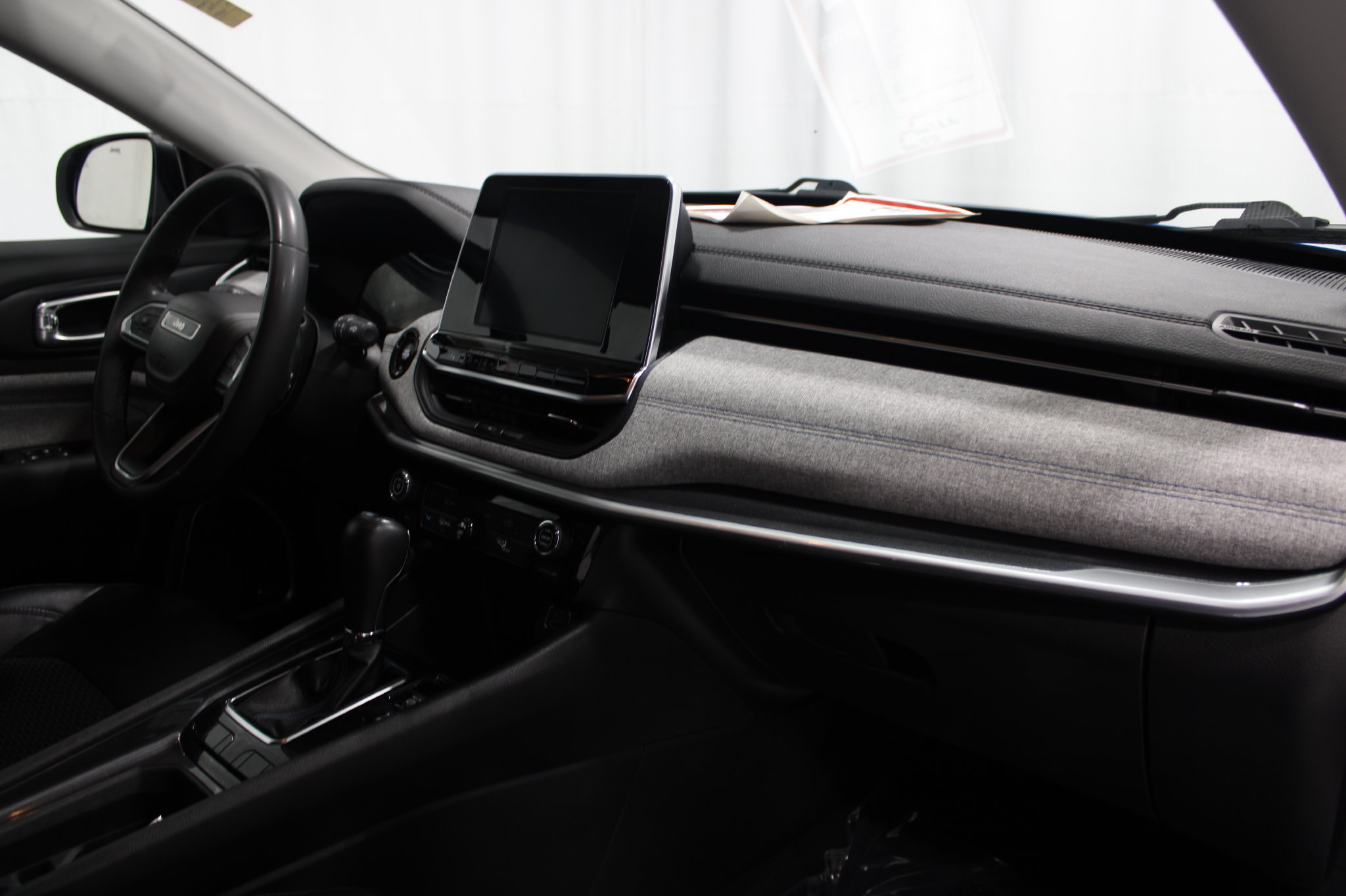 Used 2022 Jeep Compass Latitude w/ Sun and Sound Group FWD image 24