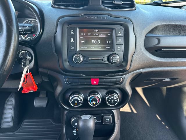 Used 2015 Jeep Renegade Latitude w/ Trailer Tow Group AWD/4WD image 28