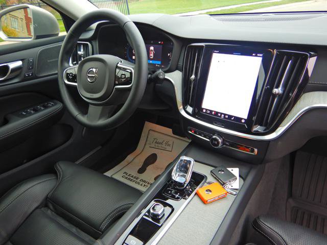 Used 2025 Volvo V60 B5 Cross Country Ultra w/ Climate Package image 5