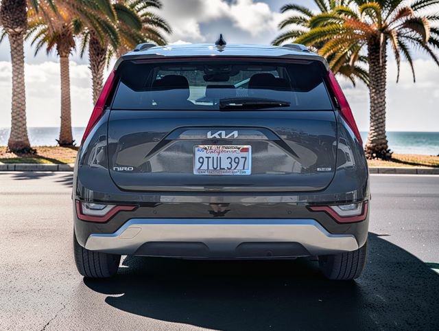 Used 2023 Kia Niro SX Touring FWD image 6