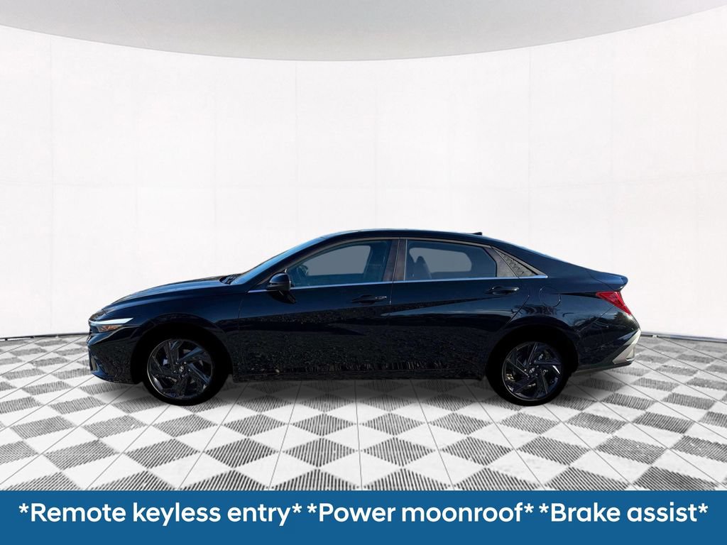 New 2026 Hyundai Elantra SEL Sport Premium FWD image 4