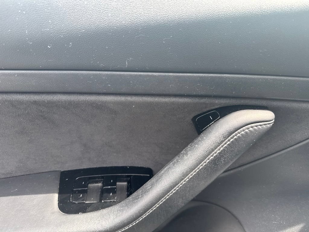 Used 2020 Tesla Model 3 Standard Range Plus RWD image 12