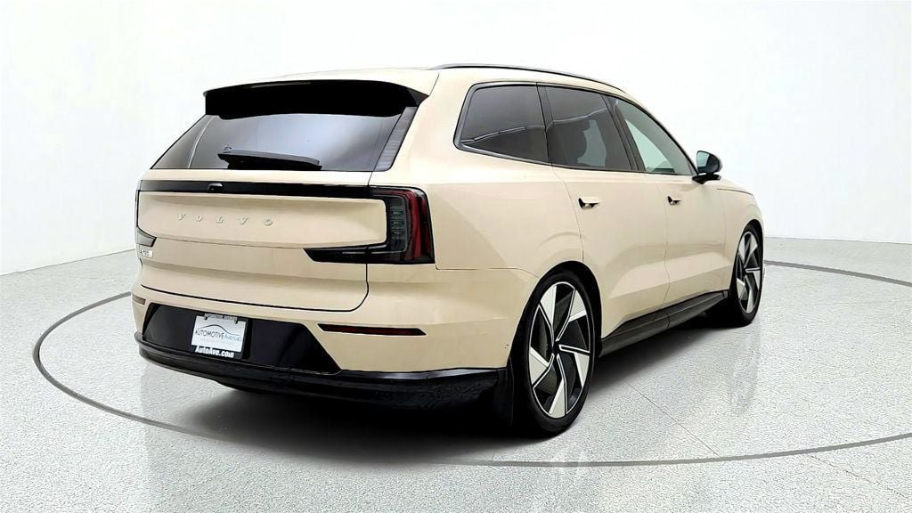 Used 2025 Volvo EX90 Ultra AWD/4WD image 5