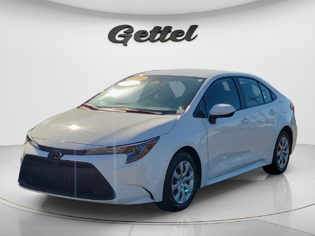 Used 2025 Toyota Corolla LE FWD image 1