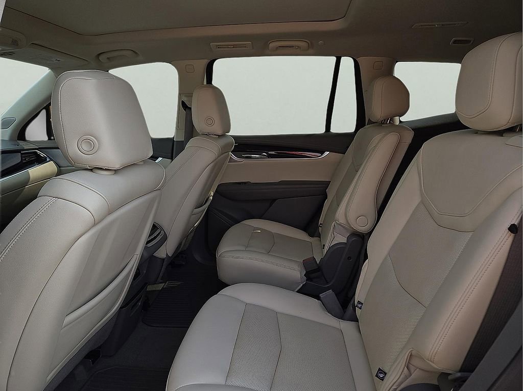 Used 2022 Cadillac XT6 Premium Luxury w/ Technology Package image 11
