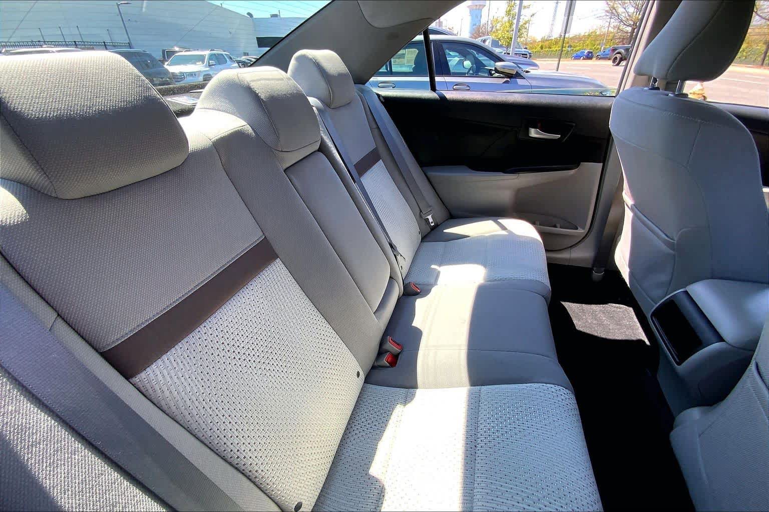 Used 2014 Toyota Camry LE FWD image 18