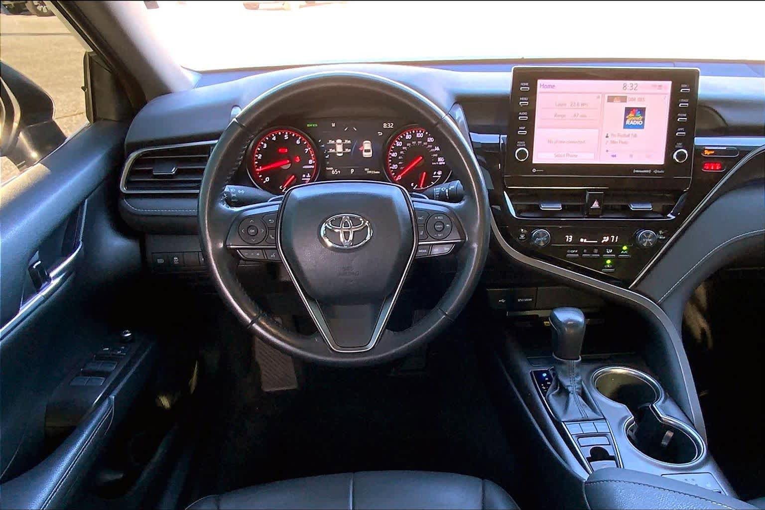 Used 2022 Toyota Camry XSE FWD image 6