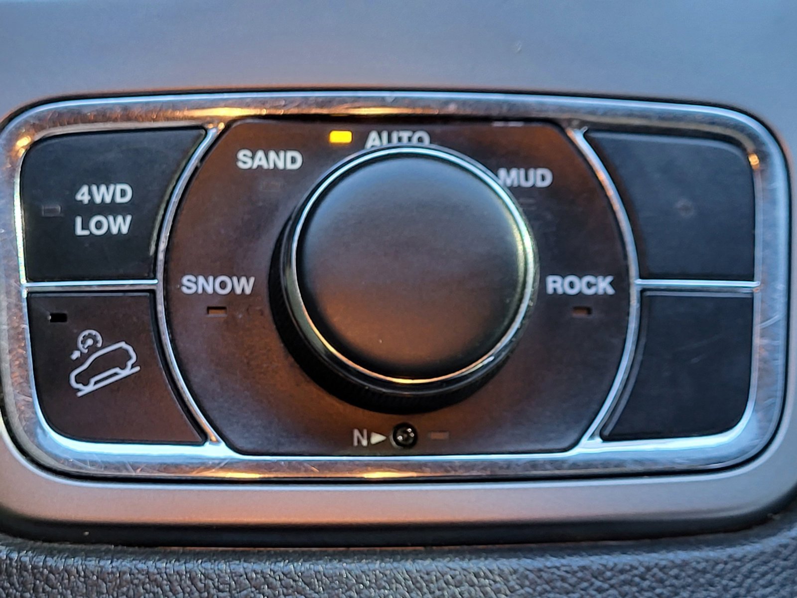 Used 2019 Jeep Grand Cherokee Laredo image 31