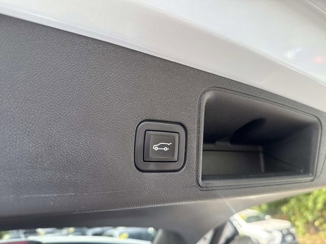 Used 2023 GMC Terrain SLT image 7