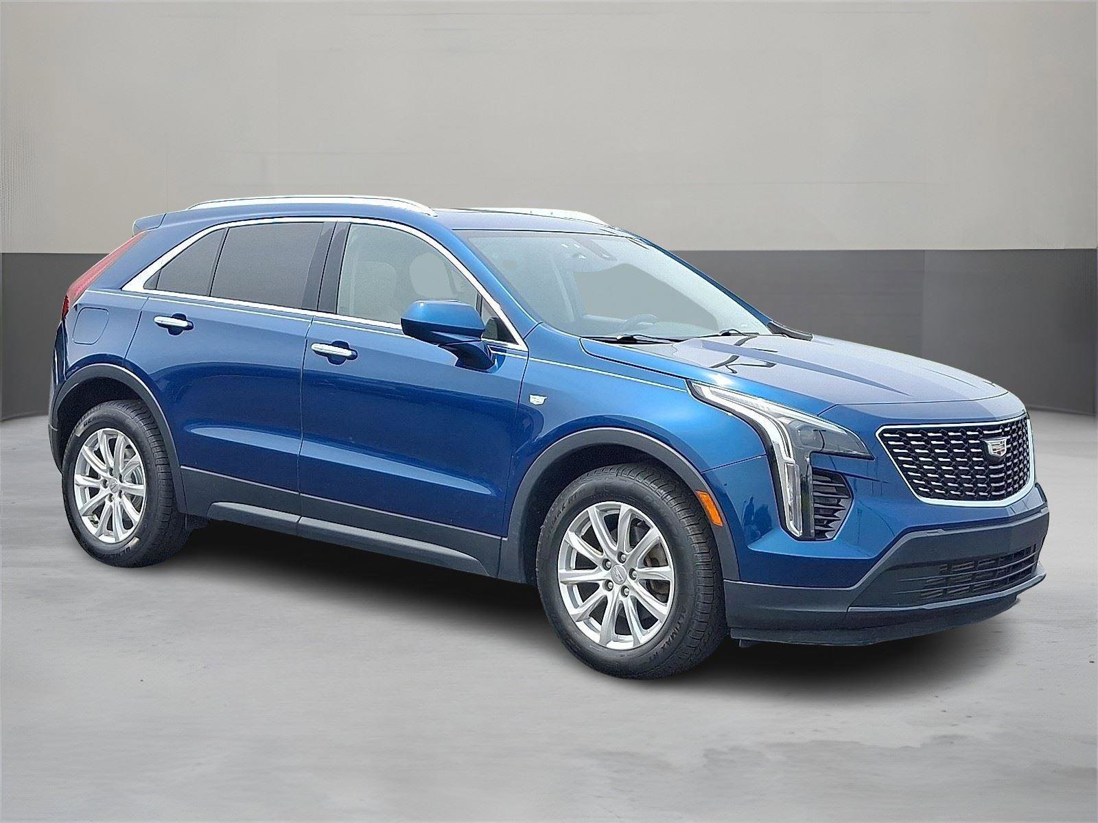 Used 2019 Cadillac XT4 Luxury w/ Cold Weather Package image 3
